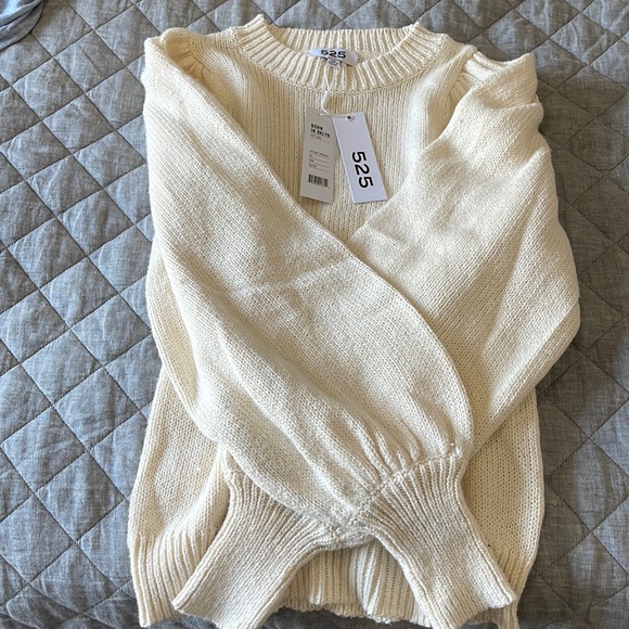 Cream soft sweater puffy sleeves somewhat fitted - Picture 1 of 4